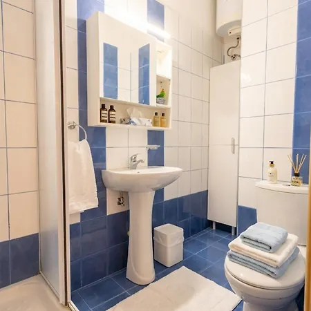Niovi - 3min Walk To Seafront - 500 Mbps Daire
