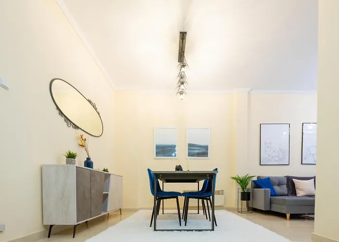 Niovi - 3min Walk To Promenade - 500 Mbps Fiber Apartament